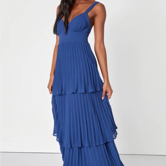 Luxe Perfection Blue Pleated Tiered Backless Maxi Dress size 2X - Picture 2 of 4